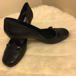 Black Pump (Leather Upper)